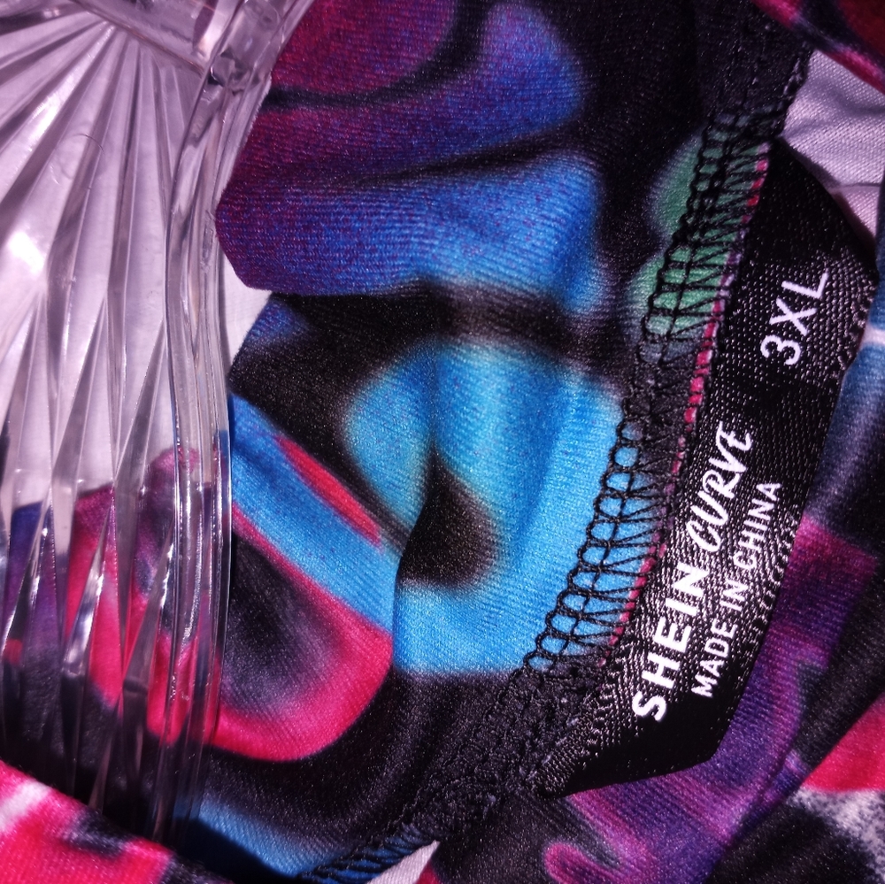 #5. SHEIN Top Shirt Letter All Over Print Tee 3X - Picture 6 of 8